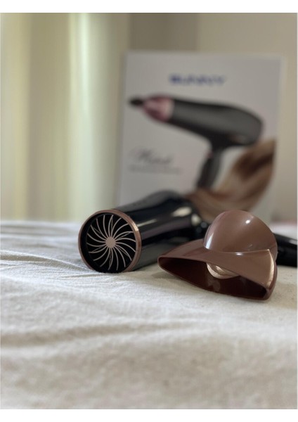 Siyah Renkli Güçlü Saç Kurutma ve Fön Makinesi modelleri