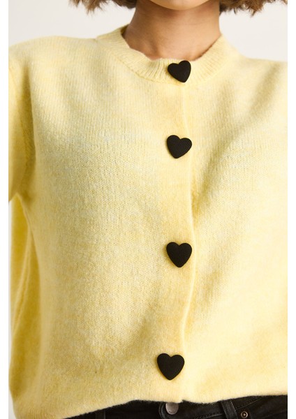 Kadın Kalp Düğmeli Triko Hırka