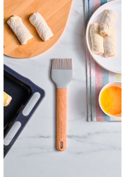 Ahşap Saplı Silikon Fırça 24,6 Cm, Gri Renk, Kullanışlı ve Dayanıklı Mutfak Gereci