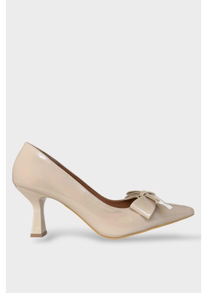 Kadın Fiyonk Tokalı Sivri Burun Topuklu Ayakkabı Bej