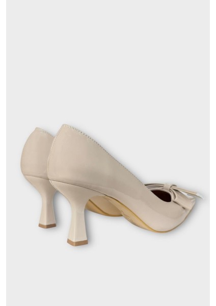Kadın Fiyonk Tokalı Sivri Burun Topuklu Ayakkabı Bej indirimleri