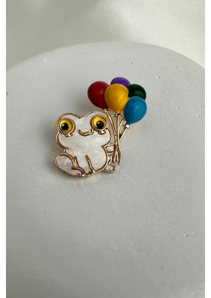 Beyaz Renkli Balon Tutan Kurbağa Broş (4cm)