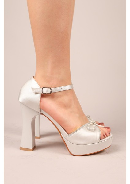 Cochise Taş Fiyonklu Platform Topuklu Ayakkabı Gümüş modelleri