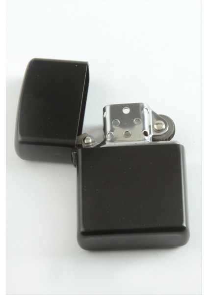 Siyah Renkli Çakmak