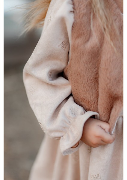 Kürklü Nubuk Kumaş Fiyonk Nakışlı Elbise Kahverengi modelleri