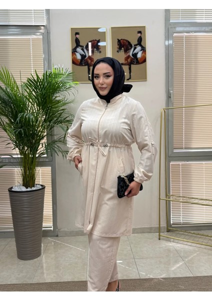 Krem Renk Hakim Yaka Ikili Takım modelleri