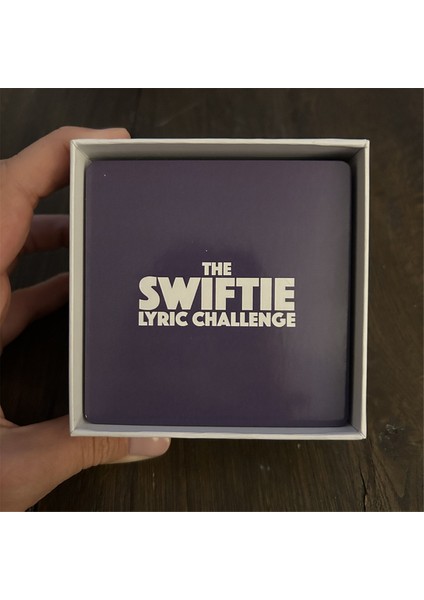 Tüm Swiftie'ler Için En Iyi Oyun Gecesi Keyfi: Swiftie Şarkı Sözü Meydan Okuması Kart Oyunu (Yurt Dışından) fiyatları