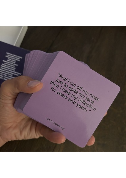 Tüm Swiftie'ler Için En Iyi Oyun Gecesi Keyfi: Swiftie Şarkı Sözü Meydan Okuması Kart Oyunu (Yurt Dışından) indirimleri