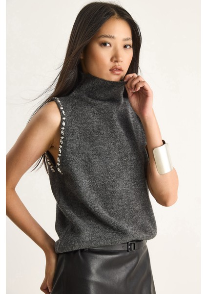 Kadın Taş Detaylı Yarım Balıkçı Yaka Triko Bluz