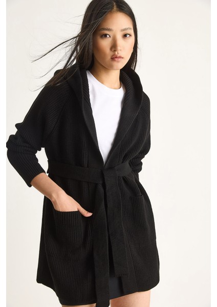 Kadın Kapüşonlu Şal Yaka Kuşaklı Hırka indirimleri