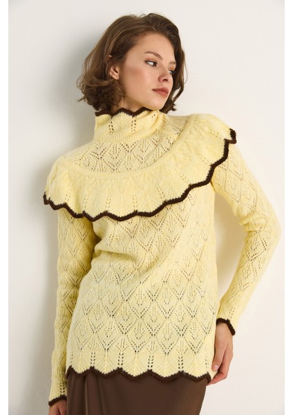 Kadın Ajurlu Fırfırlı Beyaz Şeritli Yarım Balıkçı Triko Kazak fiyatları