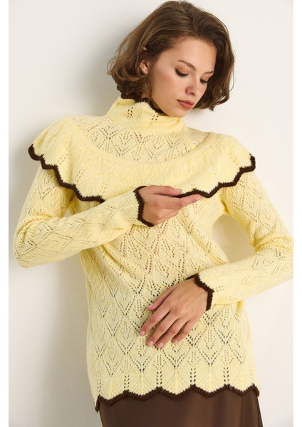 Kadın Ajurlu Fırfırlı Beyaz Şeritli Yarım Balıkçı Triko Kazak modelleri