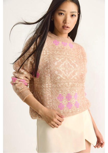 Kadın Desenli Uzun Kollu Bisiklet Yaka Triko Kazak