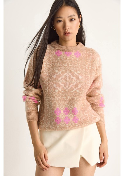 Kadın Desenli Uzun Kollu Bisiklet Yaka Triko Kazak fırsatları