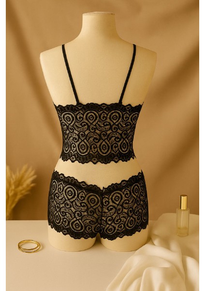 Kadın Siyah Dantel Bralet Şort Takımı – Şık, Zarif ve Feminen Iç Giyim modelleri