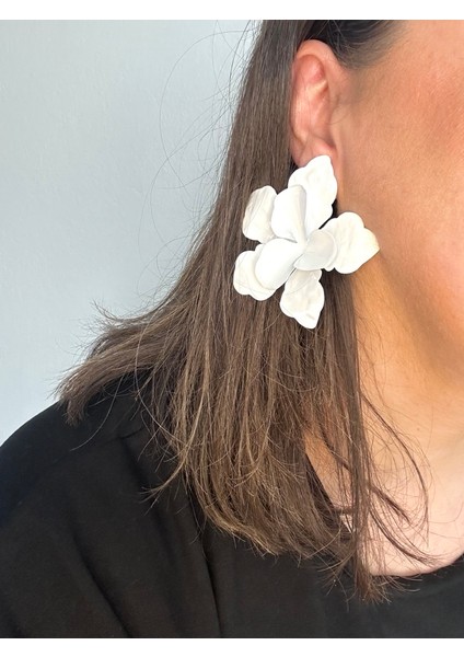 Kadın Zr Marka Model Beyaz Renk Çiçek Küpe En:7 Boy:7 cm Şık Küpe modelleri