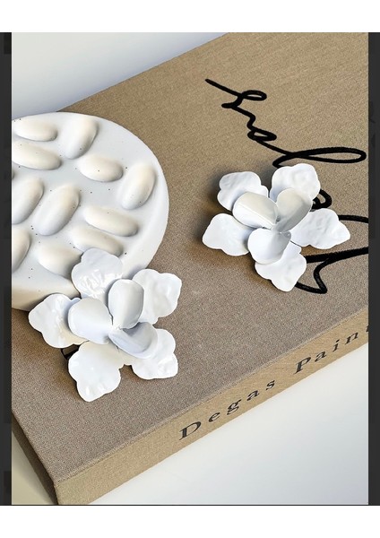 Kadın Zr Marka Model Beyaz Renk Çiçek Küpe En:7 Boy:7 cm Şık Küpe fırsatları