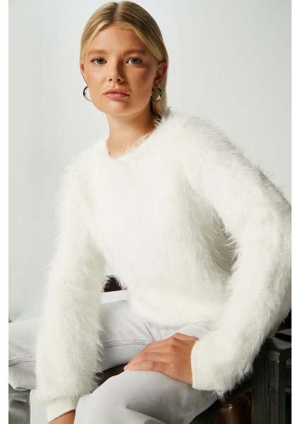 Kadın Matcha Yumuşak Sakallı Kayık Yaka Ekru Triko Kazak