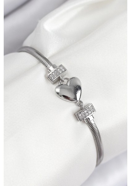 Pirinç Zirkon Taşlı Kalp Model Gümüş Renk Kadın Bileklik - TJ-BB7900