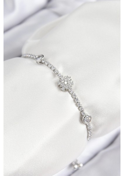Pirinç Zirkon Taşlı Kar Tanesi Model Gümüş Renk Asansörlü Kadın Bileklik - TJ-BB7722