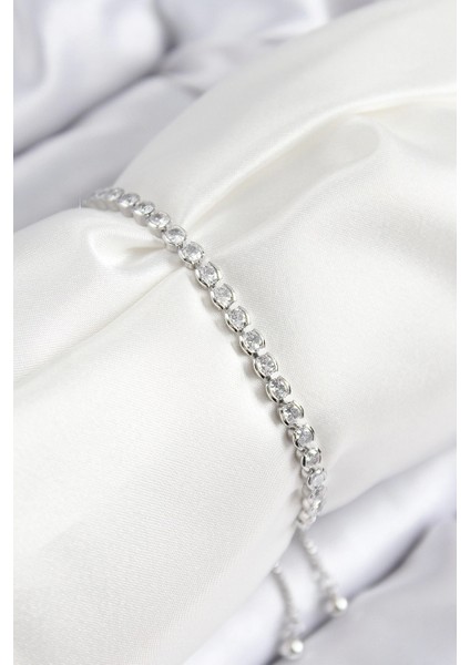 Pirinç Zirkon Taşlı Sıralı Model Gümüş Renk Asansörlü Kadın Bileklik - TJ-BB7726