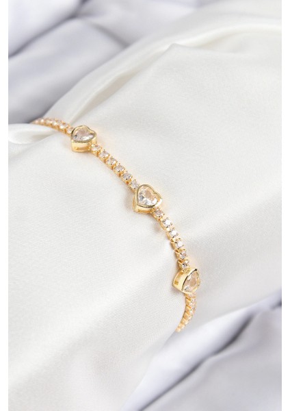 Pirinç Zirkon Taşlı Sıralı Kalp Model Gold Renk Kadın Bileklik - TJ-BB7729