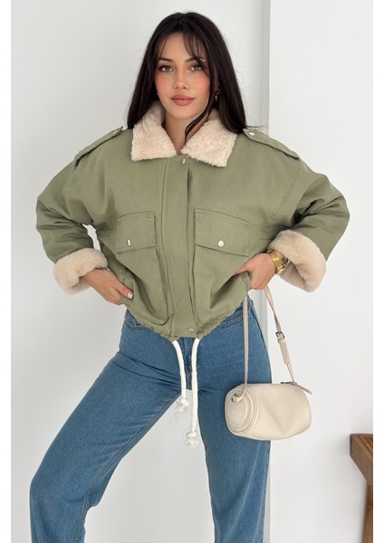 Kadın Peluş Detaylı Fermuarlı Mont – Sıcak & Şehirli Stil modelleri