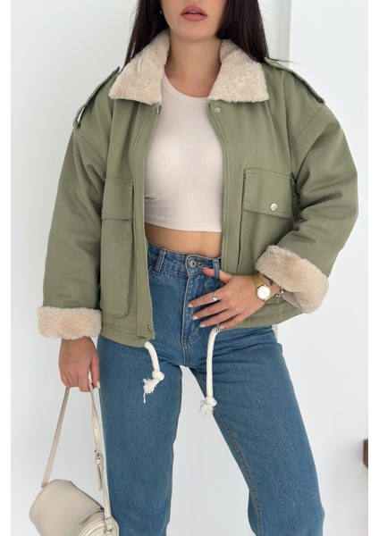 Kadın Peluş Detaylı Fermuarlı Mont – Sıcak & Şehirli Stil indirimleri