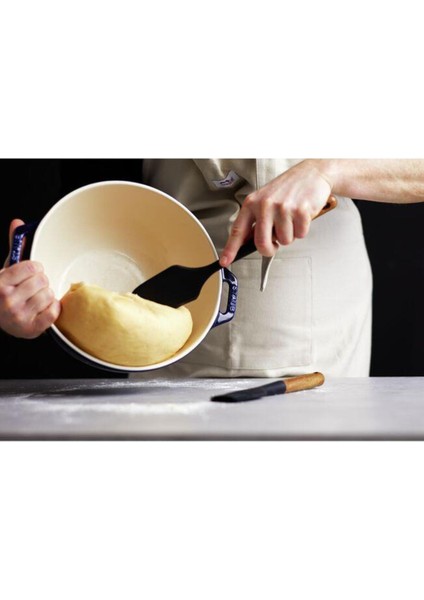 Siyah Hamur Kazıyıcı, Dayanıklı ve Pratik Mutfak Gereci indirimleri