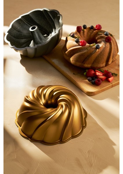 Şık ve Dayanıklı Altın Renkli Girift Kek Kalıbı, Kolay Kullanımlı ve Kaliteli Ürün