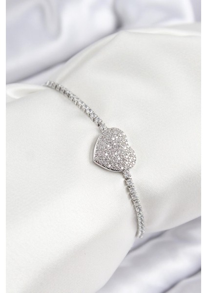 Kalp Model Gümüş Renk Asansörlü Kadın Bileklik