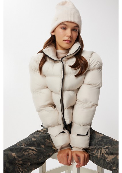 Dik Yaka Kısa Şişme Mont LZV0032 Taş