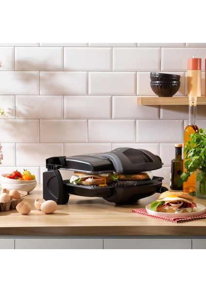 Siyah ve Beyaz Tost Makinesi, Pratik ve Şık Mutfak Arkadaşı modelleri