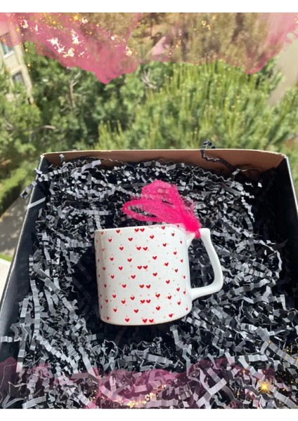 Iki Renkli Kalpli Kupa Seti, Şık ve Sevimli Doğum Günü Hediye Alternatifi fiyatları