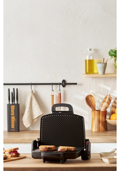 Çıkarılabilir Plakalı 4 Dilim Tost Makinesi, 1800 W, Şık Siyah Tasarım fırsatları