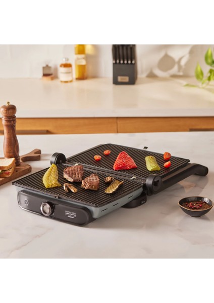 Şık Siyah Tost Makinesi, Güçlü ve Dayanıklı, Hızlı Isıtma, Kolay Kullanım