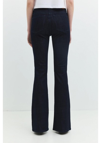 Slim Flare Fit Long Rinse Koyu Indigo Kadın Jean Pantolon fırsatları
