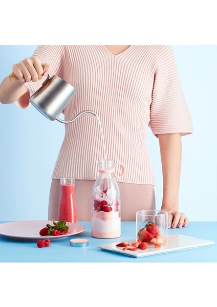 Taşınabilir, Şarjlı ve Kolay Kullanımlı Renkli Smoothie Blenderi, Pratik Temizlik Sağlar.