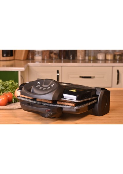 Kompakt Siyah Tost Makinesi, Pratik ve Şık Tasarım