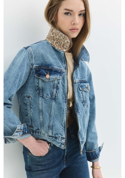 Regular Fit Yaka Leopar Desenli Orta Indigo Kadın Jean Ceket fiyatları