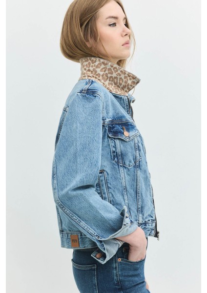 Regular Fit Yaka Leopar Desenli Orta Indigo Kadın Jean Ceket modelleri