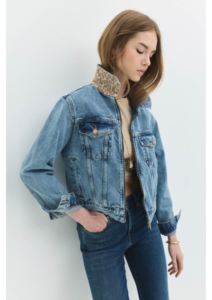 Regular Fit Yaka Leopar Desenli Orta Indigo Kadın Jean Ceket indirimleri