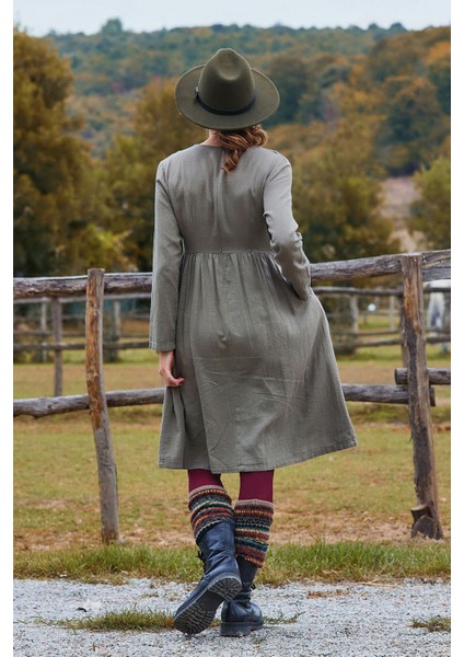 V Yaka Düğme Detaylı Fermuar Kapamalı Uzun Kollu Elbise indirimleri