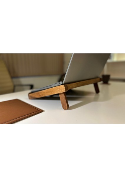 Vıveca El Yapımı Masif Ahşap Ceviz Renkli Laptop Standı – Ergonomik, Taşınabilir, Katlanabilir