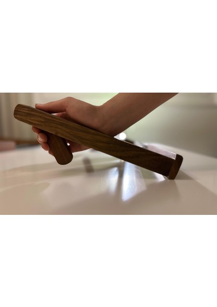 Vıveca El Yapımı Masif Ahşap Ceviz Renkli Laptop Standı – Ergonomik, Taşınabilir, Katlanabilir