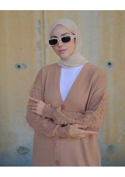 Kadın Kolları Pon Ponlu Uzun Düğmeli Hırka fiyatları
