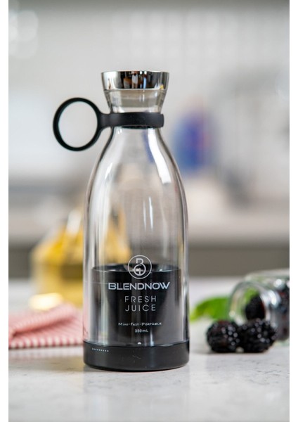 Taşınabilir Şarjlı 350ML Smoothie Blender, Siyah Renkli Hafif ve Pratik Kullanım