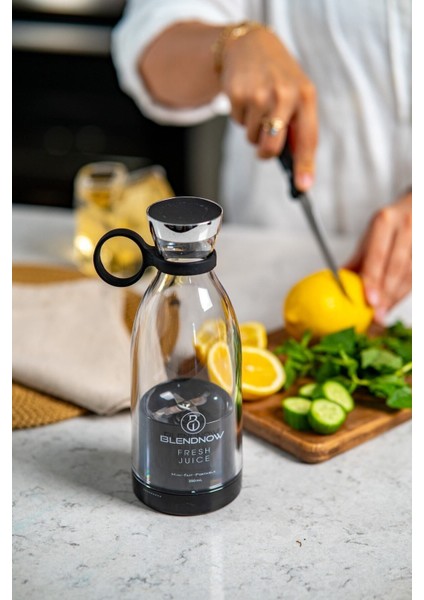 Taşınabilir Şarjlı 350ML Smoothie Blender, Siyah Renkli Hafif ve Pratik Kullanım indirimleri