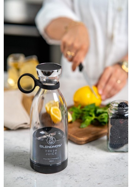 Taşınabilir Şarjlı 350ML Smoothie Blender, Siyah Renkli Hafif ve Pratik Kullanım