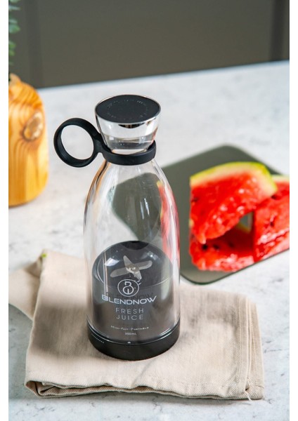 Taşınabilir Şarjlı 350ML Smoothie Blender, Siyah Renkli Hafif ve Pratik Kullanım